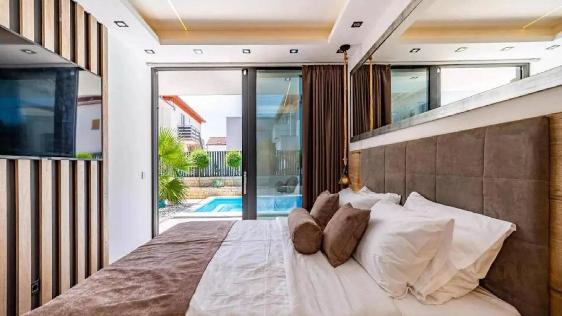 Villa Omega - Four Bedroom Villa With Swimming Pool Rab Town