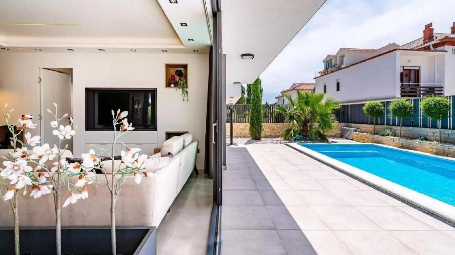 Villa Omega - Four Bedroom Villa With Swimming Pool Rab Town