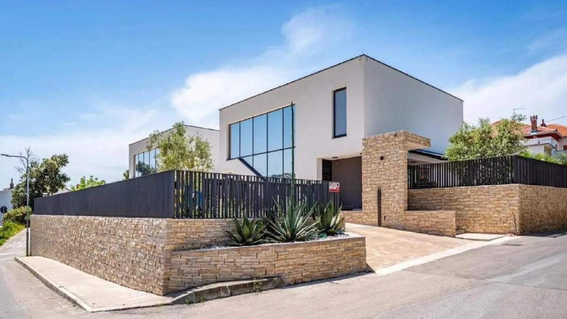 Villa Omega - Four Bedroom Villa With Swimming Pool Rab Town Croatia