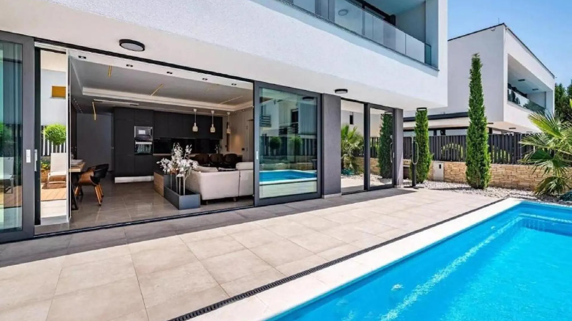 Villa Omega - Four Bedroom Villa With Swimming Pool Rab Town