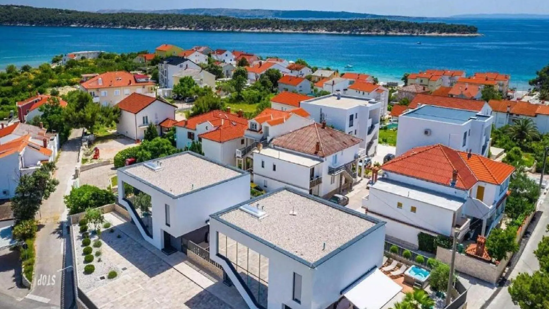 Villa Omega - Four Bedroom Villa With Swimming Pool Rab Town Croatia