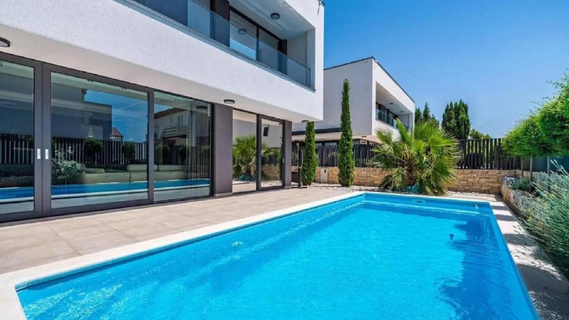 Villa Omega - Four Bedroom Villa With Swimming Pool Rab Town