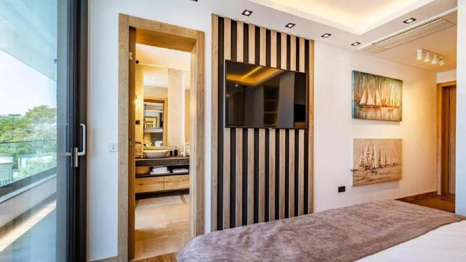 Villa Omega - Four Bedroom Villa With Swimming Pool Rab Town Chorvatsko