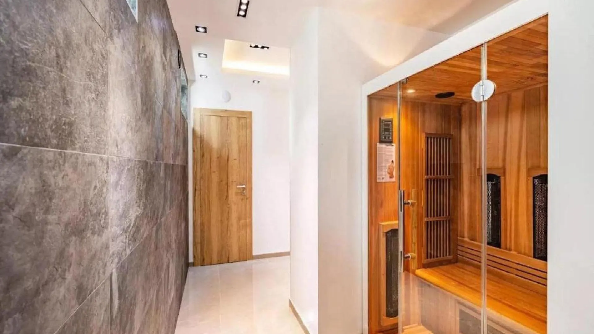 Villa Omega - Four Bedroom Villa With Swimming Pool Rab Town